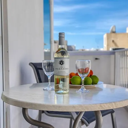 Penthouse 2br Peaceful Balcony