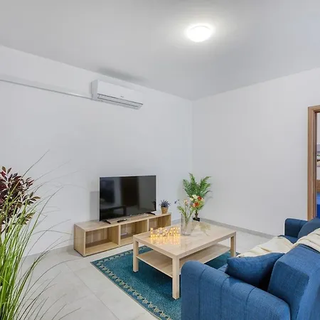 Penthouse 2br Peaceful Balcony